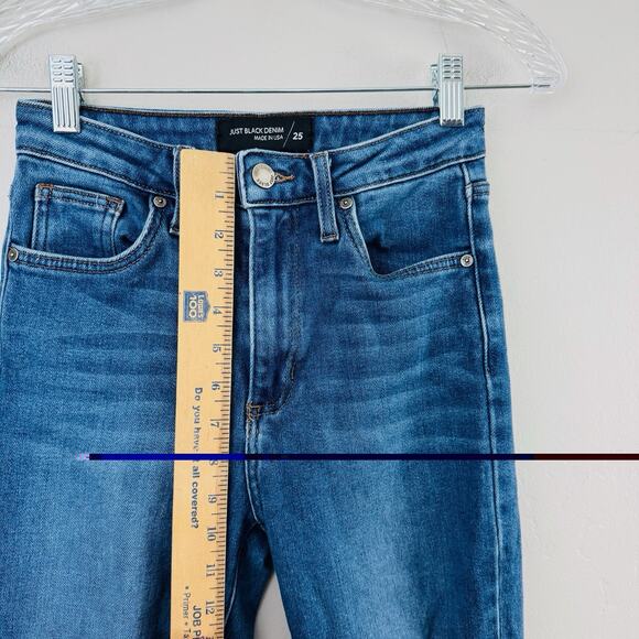 Just Black Denim Distressed Cropped Blue Jeans Women’s Size 25 - Picture 3 of 8